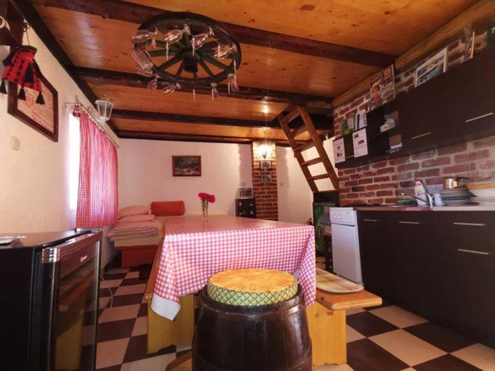Apartament Ivona - Kuca Za Odmor Perusic - Stara Lika Zewnętrze zdjęcie